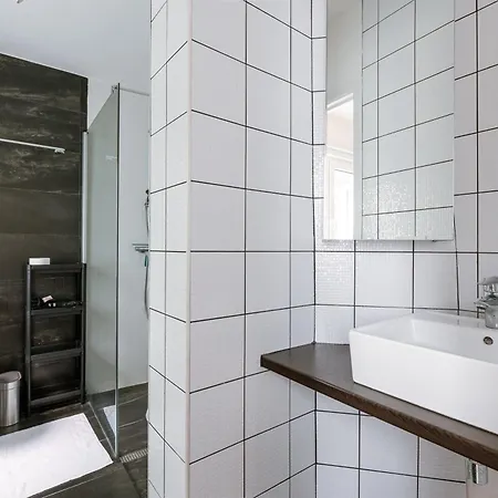 Bright For 4 Guests Gand